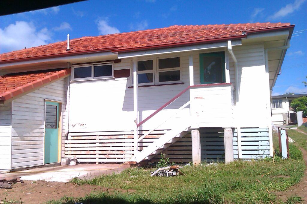 Old House need paint restoration in Bribie Island